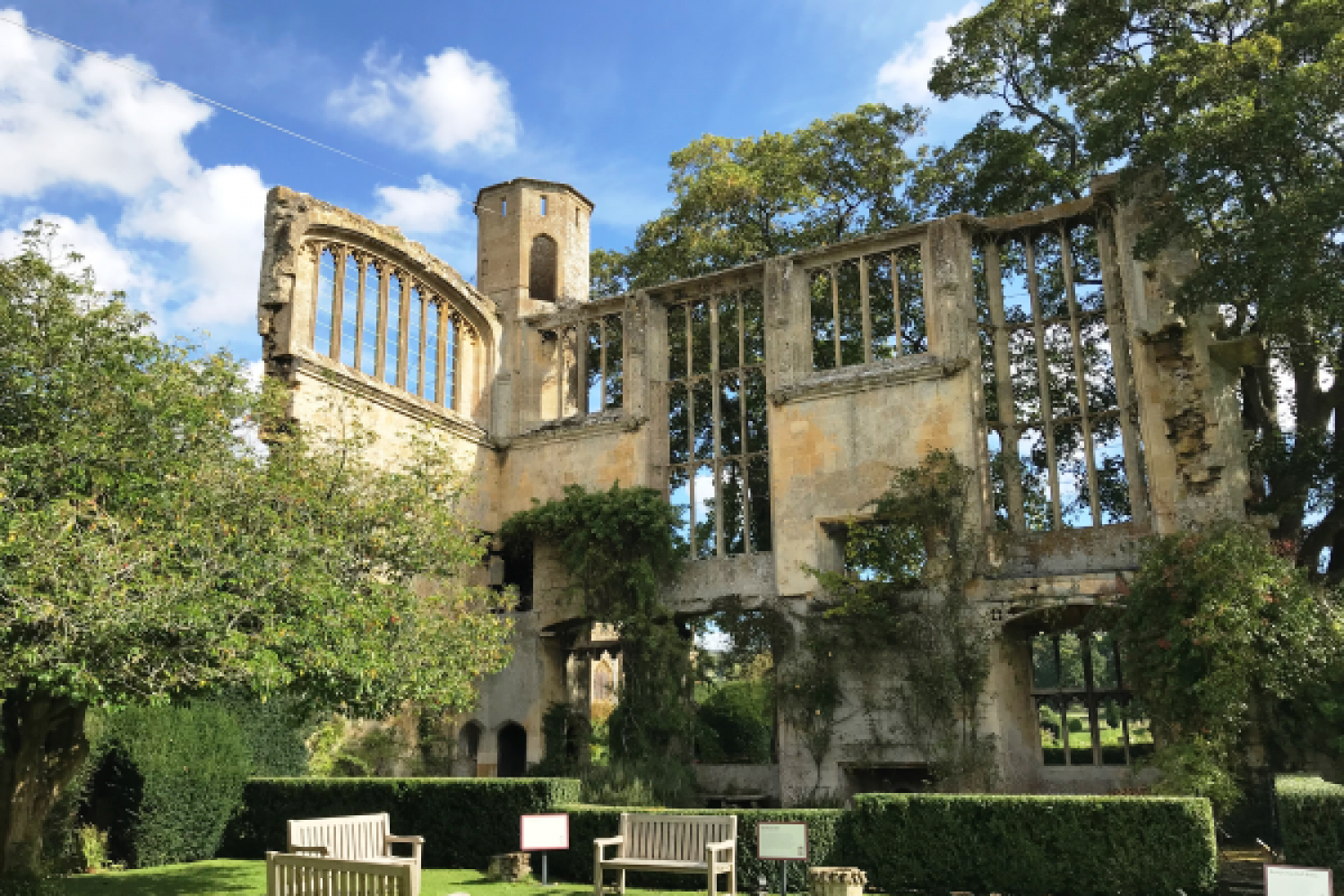 Exterior photo of ruins at Sudeley Castle