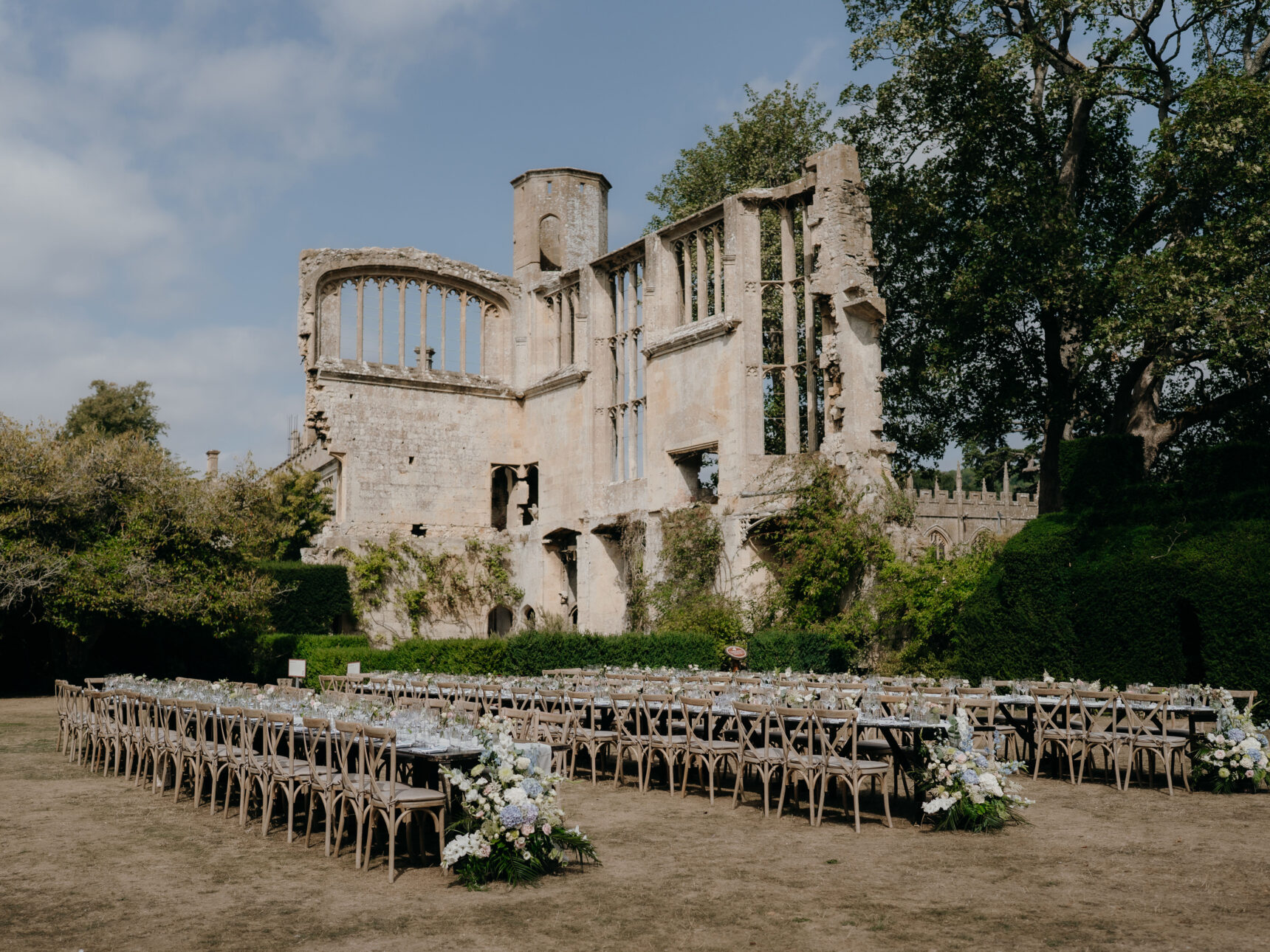 Al fresco dining on the Mulberry Lawn, the perfect summer dining spot.