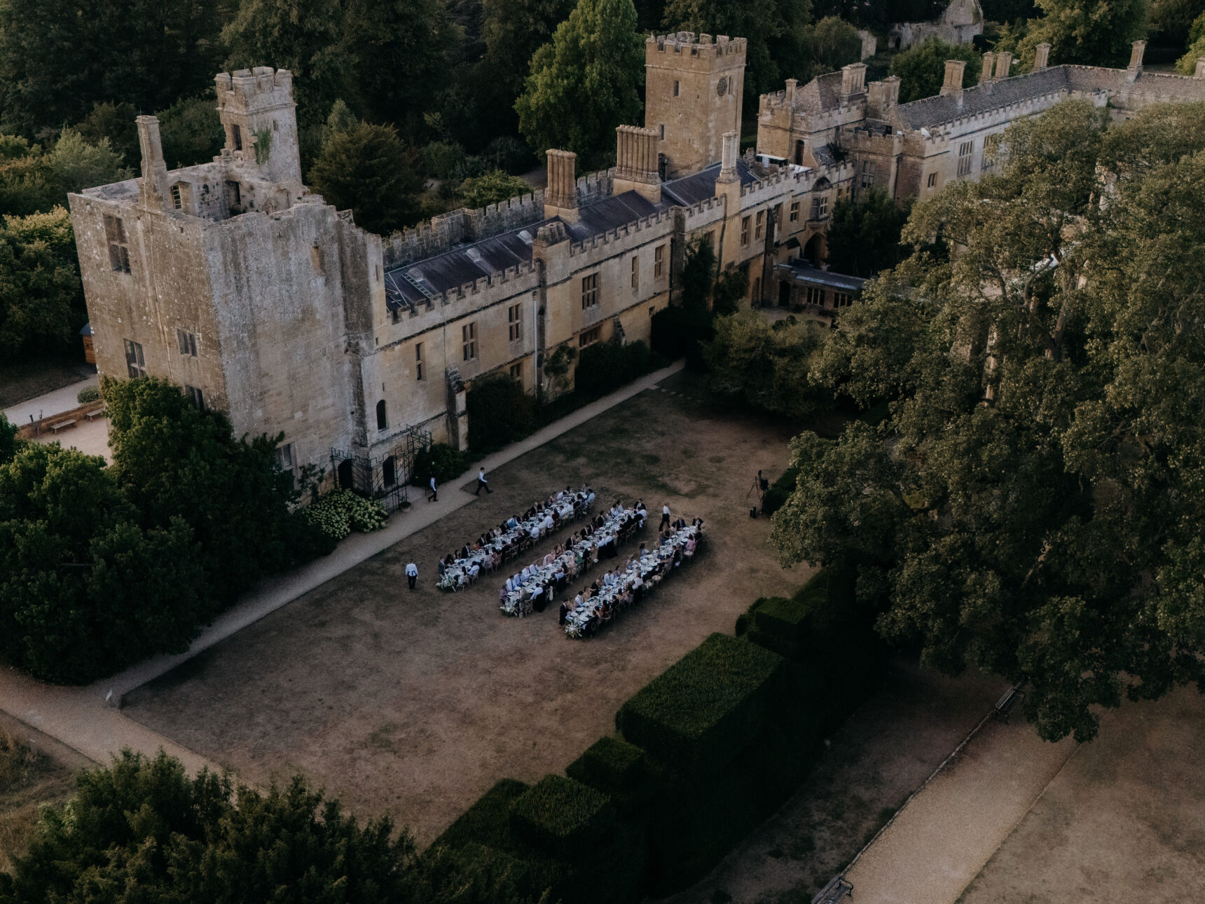 Al fresco dining on Mulberry Lawn from above.